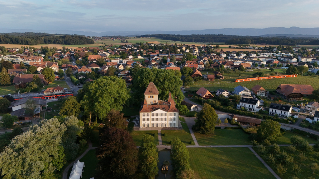 Schloss und Dorf Jegenstorf (Lars Wüthrich)